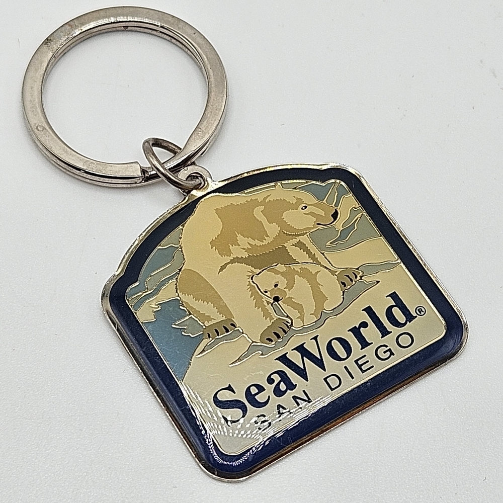 VINTAGE SeaWorld San Diego Polar Bear Metal Keychain